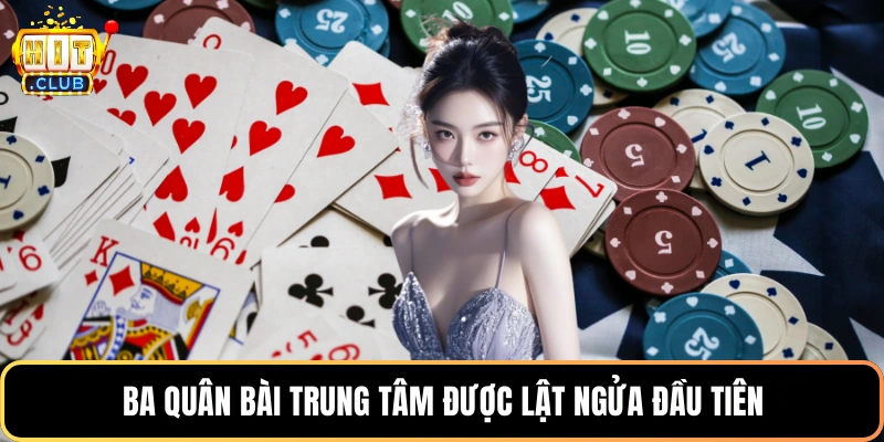 Ba quân bài trung tâm được lật ngửa đầu tiên